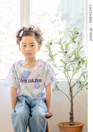 春 日差し 子供 99642567