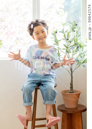 春 日差し 子供 99642574