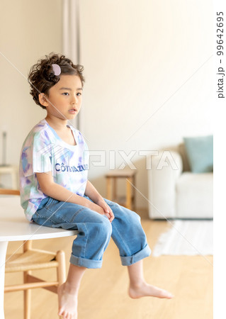 春 日差し 子供 99642695