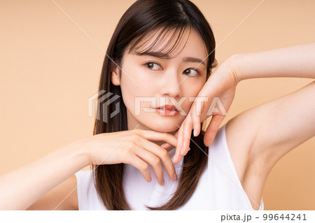 若い女性のビューティ 99644241