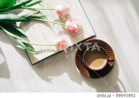 コーヒーとチューリップ　 99645862