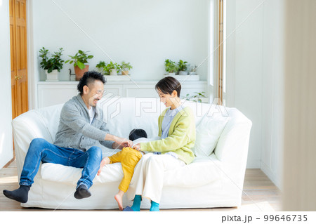 ファミリー　リビング 99646735