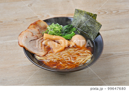 注）湯気は合成です。醤油らーめん、中華そば、しょうゆラーメン、チャーシュー麺。 99647680