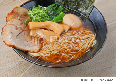 注）湯気は合成です。醤油らーめん、中華そば、しょうゆラーメン、チャーシュー麺。 99647682
