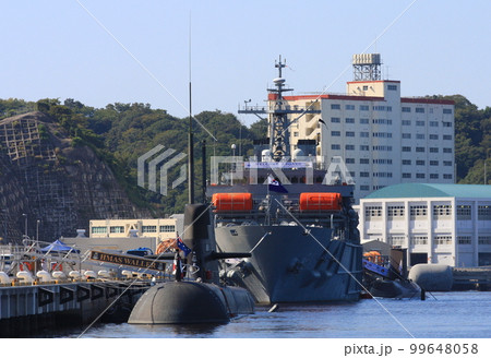 横須賀基地に寄港した豪海軍の潜水艦「WALLER」と、韓国海軍の潜水艦救難艦 横須賀基地に寄港した豪海軍の潜水艦「WALLER」と、韓国海軍の潜水艦救難艦 99648058