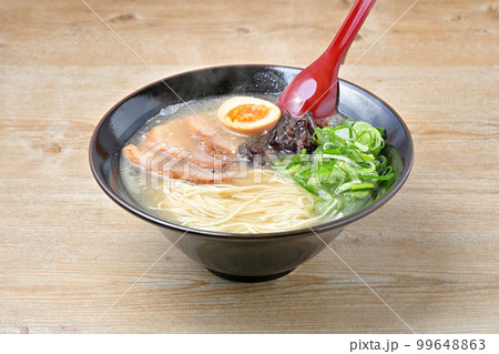 注）湯気は合成です。博多ラーメン、とんこつラーメン、豚骨ラーメン。 99648863