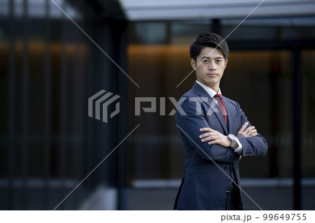 カメラ目線のビジネスマン ポートレート 撮影協力「LINK FOREST」 カメラ目線のビジネスマン ポートレート 撮影協力「LINK FOREST」 99649755