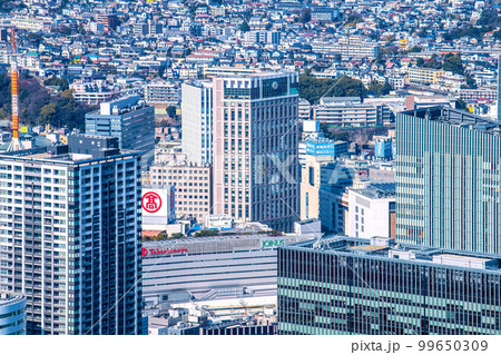日本の横浜都市景観　横浜駅や横浜ベイシェラトンホテル＆タワーズなどを望む 99650309