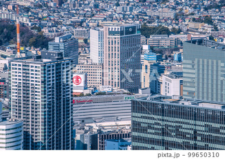 日本の横浜都市景観　横浜駅や横浜ベイシェラトンホテル＆タワーズなどを望む 99650310