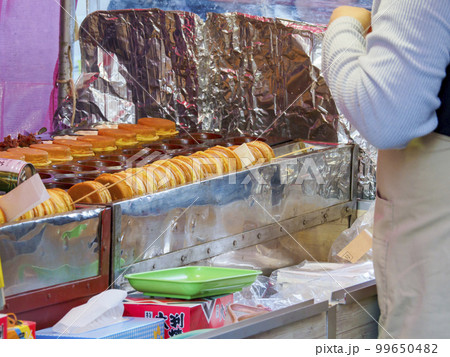 屋台の今川焼き(大判焼き) 99650482