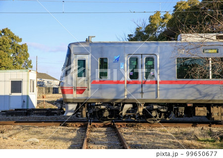 築港線のダイヤモンドクロッシングを通過する名鉄5000系電車 99650677