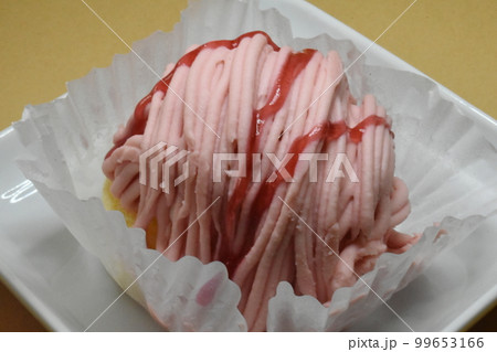 季節のスイーツ・あまおう苺モンブラン 季節のスイーツ・あまおう苺モンブラン 99653166