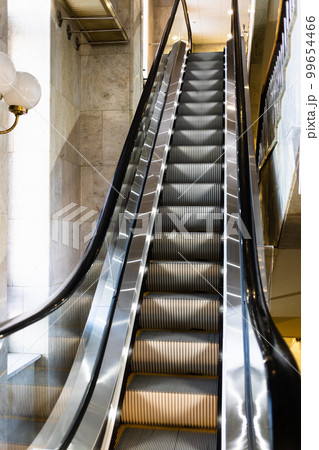 single lane new indoor moving escalator single lane new indoor moving escalator 99654466