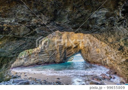 下田の観光絶景　龍宮窟 99655809