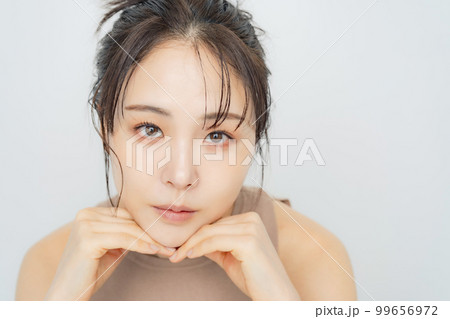 女性の美容・スキンケア・コスメイメージ 99656972