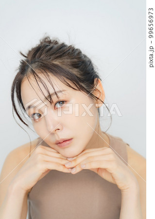 女性の美容・スキンケア・コスメイメージ 99656973