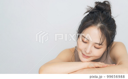 女性の美容・スキンケア・コスメイメージ 99656988