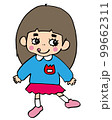 スモックを着た女の子園児 99662311