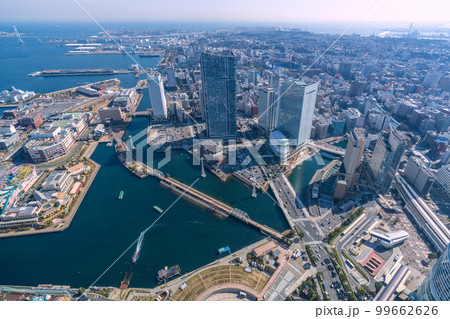 日本のの横浜都市景観 水上走行するスカイダックバスなどを望む。画面右は桜木町駅 日本のの横浜都市景観 水上走行するスカイダックバスなどを望む。画面右は桜木町駅 99662626