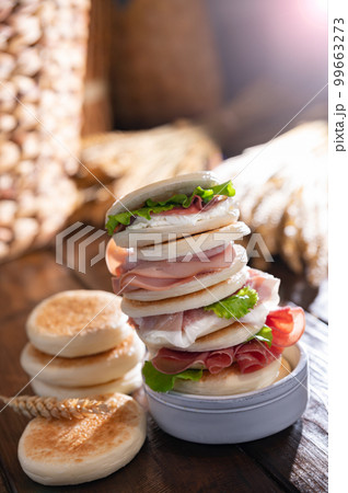 tigelle or crescentine homemade, con prosciutto, salame, stracciatella liquida. tigelle or crescentine homemade, con prosciutto, salame, stracciatella liquida. 99663273