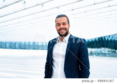 Handsome confidence hispanic businessman 99664167