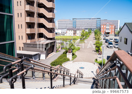 【太田川駅】ペデストリアンデッキの階段と広場の風景 99667573