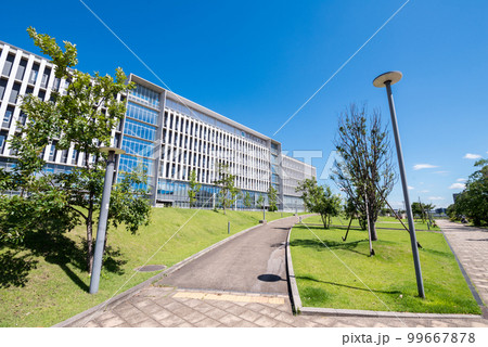 【大田公園】広場と大学の見える風景 【大田公園】広場と大学の見える風景 99667878