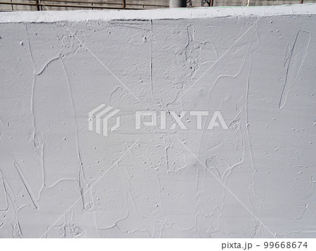 コンクリート構造物（擁壁）の剥落防止工事でコテ仕上げした様子 99668674