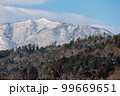 雪景色の蛇谷ヶ峰を麓から 99669651