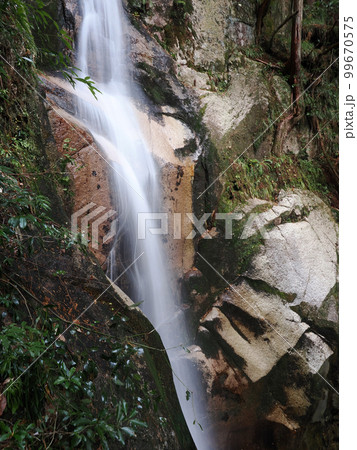 寂地峡の五竜の滝 99670575