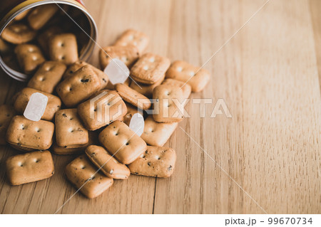 カンパン　非常食のイメージ素材 99670734