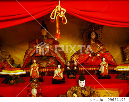 ひな人形のある風景 99671195