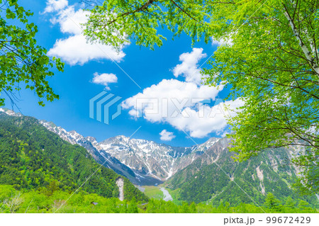 【絶景】初夏の上高地【長野県】 【絶景】初夏の上高地【長野県】 99672429
