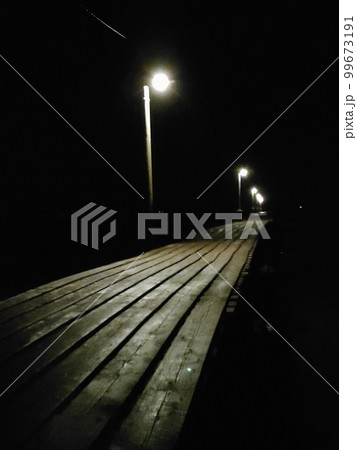 夜の桟橋 99673191