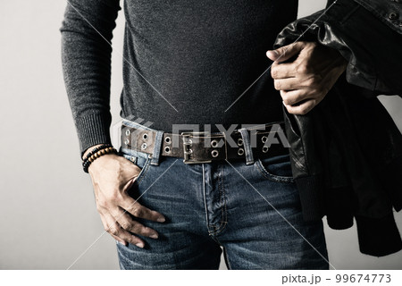 man wear jeans 99674773