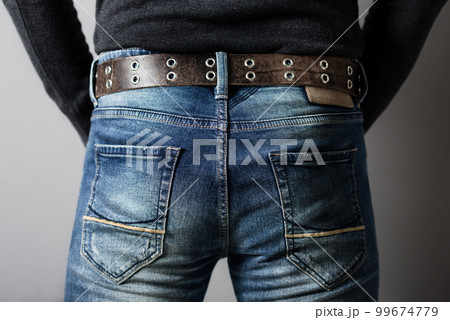 man wear jeans 99674779