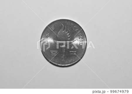 1972年札幌オリンピック記念硬貨 100円硬貨の写真素材 [99674979] - PIXTA