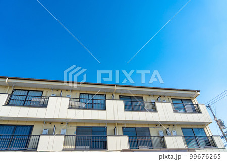 南向きのアパート　集合住宅　住宅 99676265