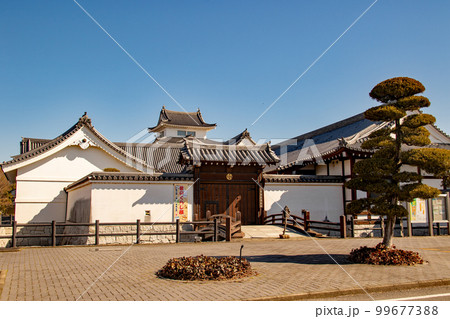 快晴の空と関宿城 快晴の空と関宿城 99677388