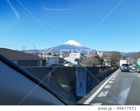 窓からの景色　車内からの景色　富士山 99677551