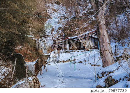 穴清水祖師堂の冬景色【東筑摩郡麻績村】 99677729