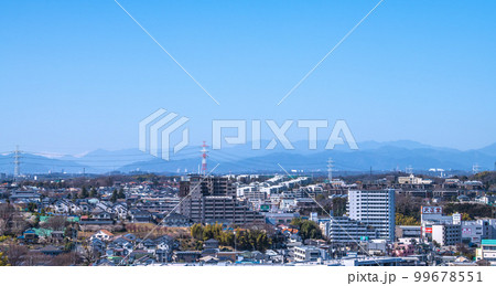 日本の横浜都市景観　澄み渡る青空…あざみ野駅前などの街並みを望む 99678551