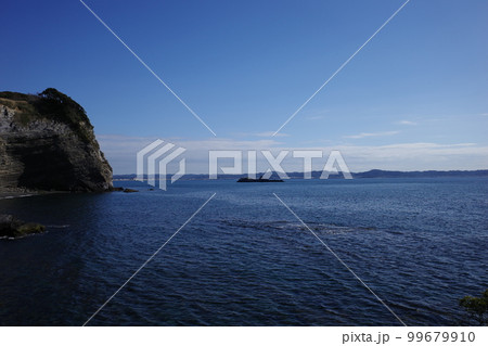 千葉県大房岬の海食崖と館山湾 千葉県大房岬の海食崖と館山湾 99679910