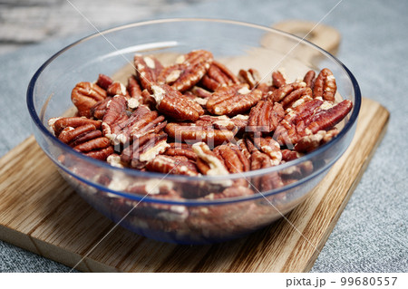 Tasty pecan-nut in a bowl on table  99680557