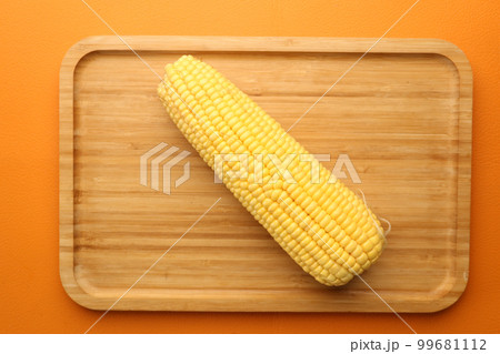 Sweet corns in a bowl on table , 99681112