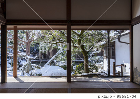 天台宗　青蓮院門跡　華頂殿から庭園の眺め（京都市東山区） 99681704