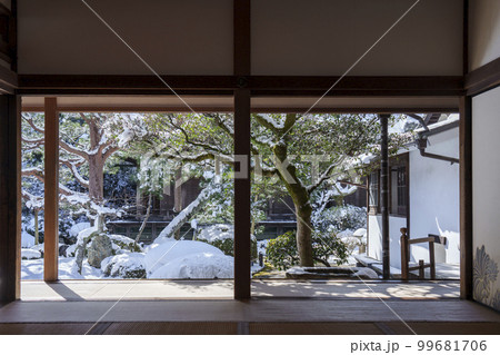 天台宗 青蓮院門跡 華頂殿から庭園の眺め(京都市東山区) 天台宗 青蓮院門跡 華頂殿から庭園の眺め(京都市東山区) 99681706