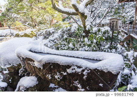天台宗　青蓮院門跡　一文字手水鉢（京都市東山区） 99681740
