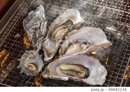 牡蠣 岩牡蠣 牡蠣 岩牡蠣 99682238