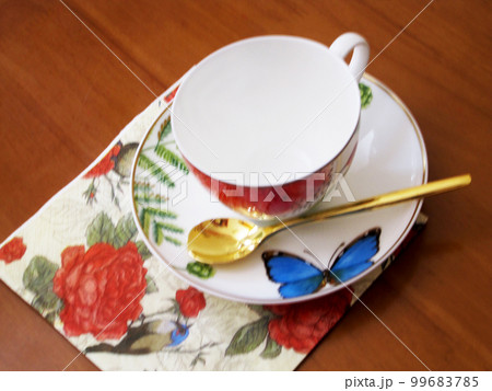 Empty coffeecup standing on wooden table for dark tasty coffee 99683785